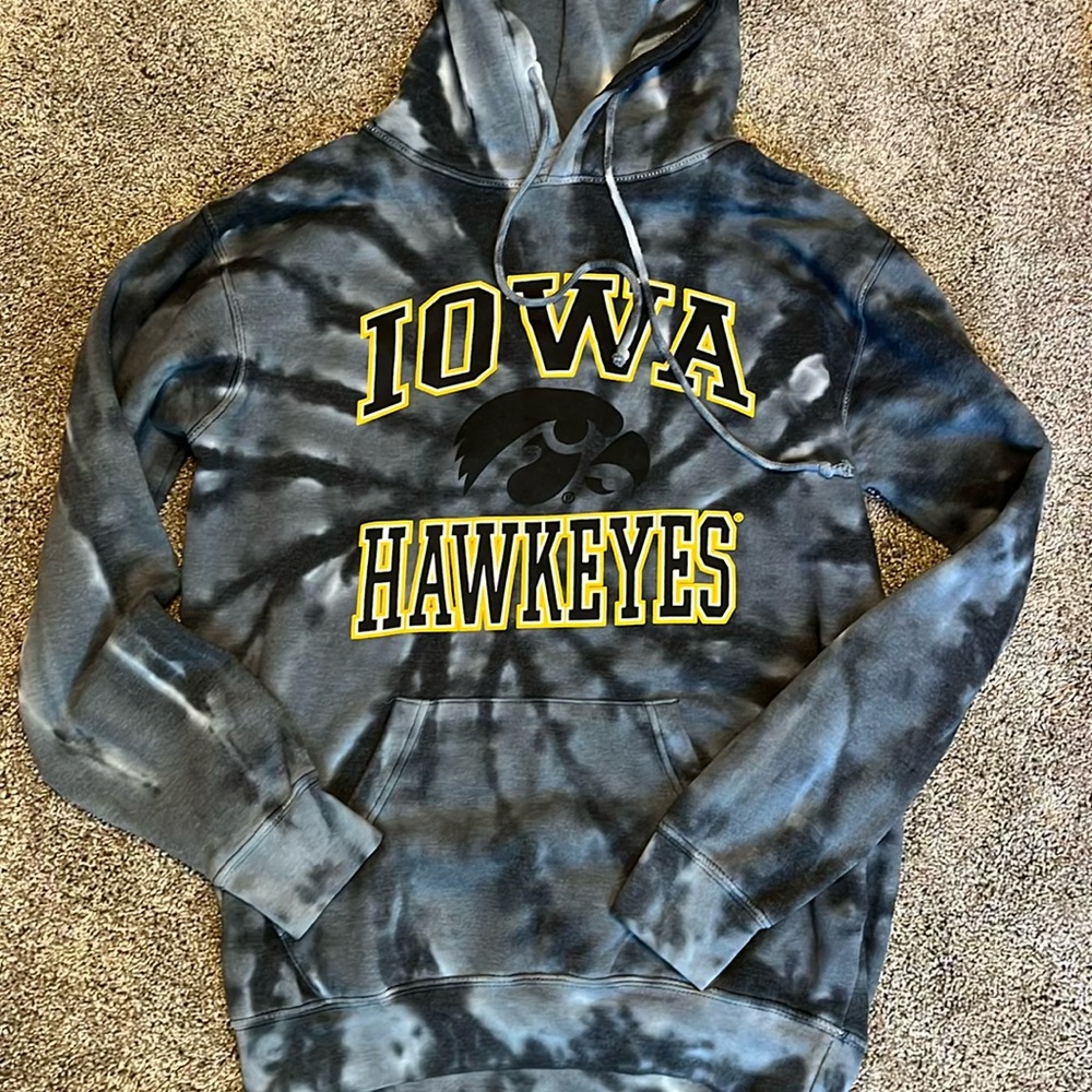 Size medium Iowa Hawkeye sweatshirt hardly worn